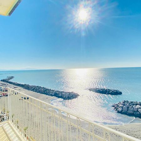 Sea View Apartment 5 Mt From The Beach Salerno Exterior foto