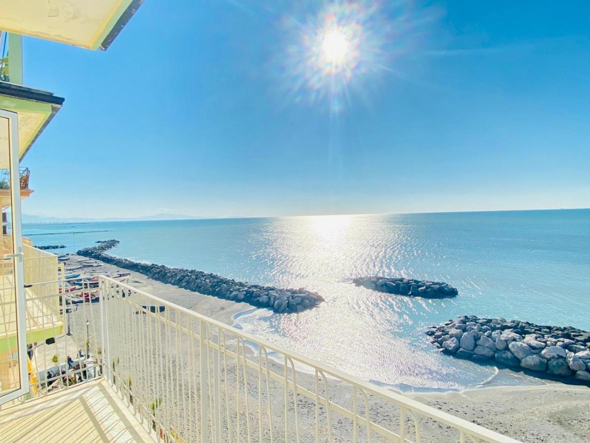 Sea View Apartment 5 Mt From The Beach Salerno Exterior foto