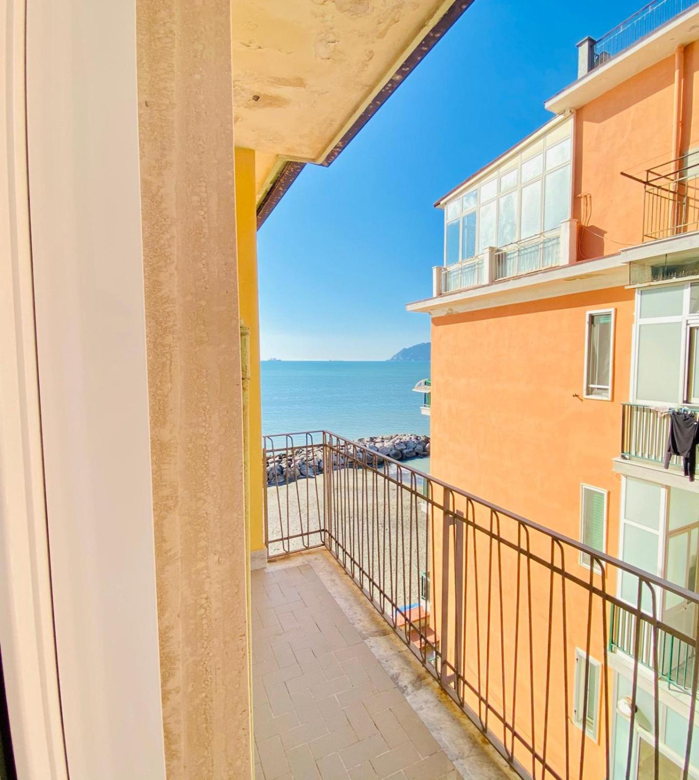 Sea View Apartment 5 Mt From The Beach Salerno Exterior foto